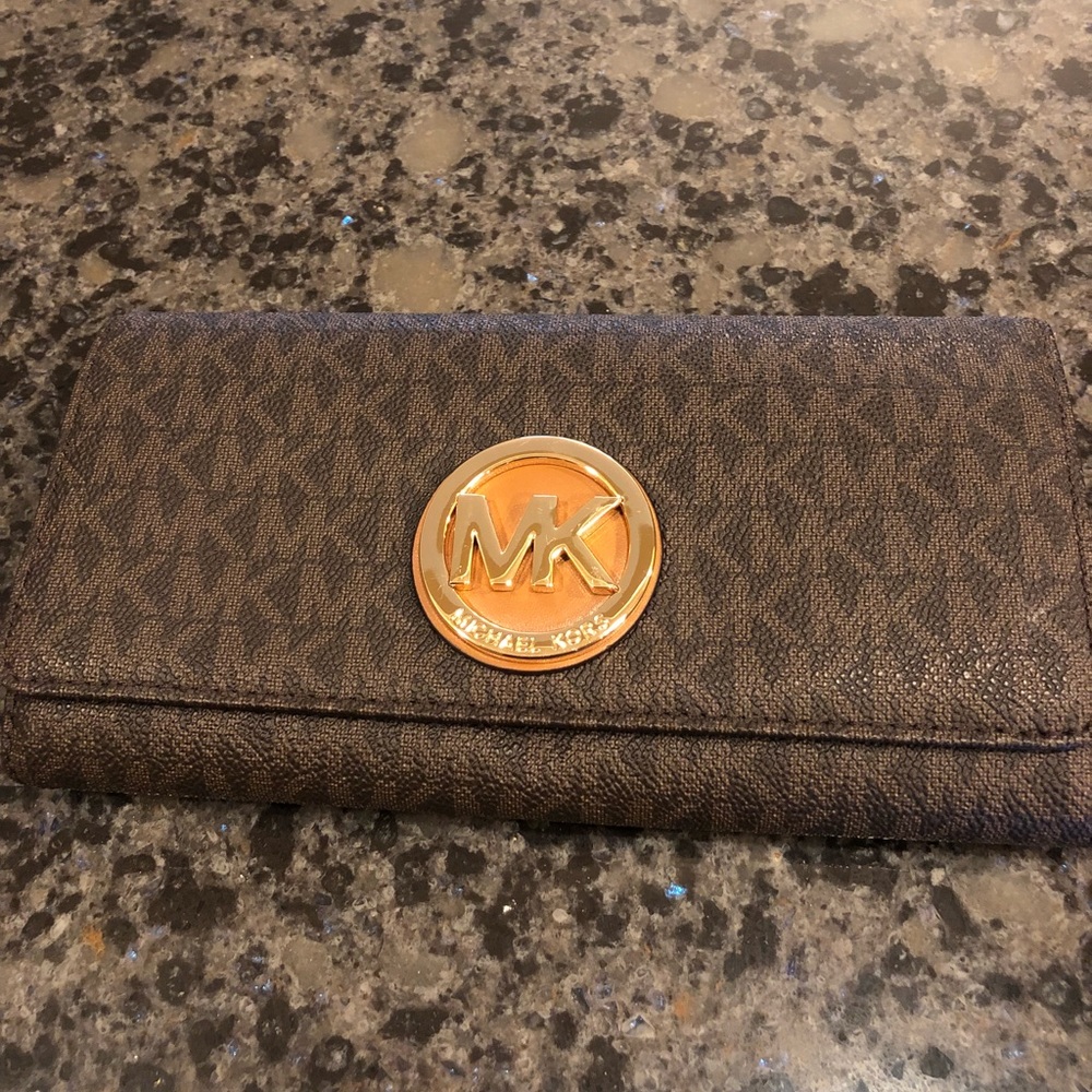 LOWEST PRICE 🎉✨ Michael Kors Wallet